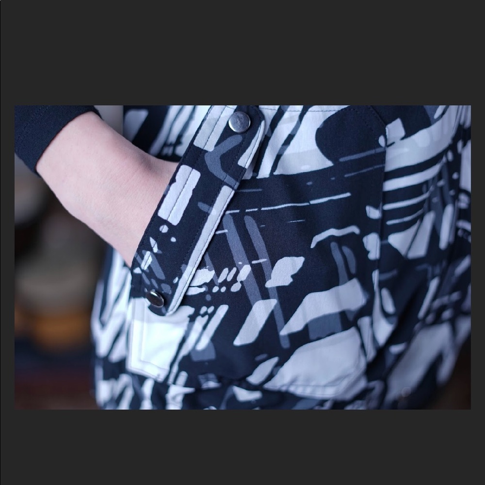 Chico’s Printed Light Zip Up Jacket - image 5